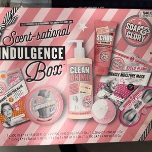 Soap & Glory Scent-sational Indulgence Box - Pink and White